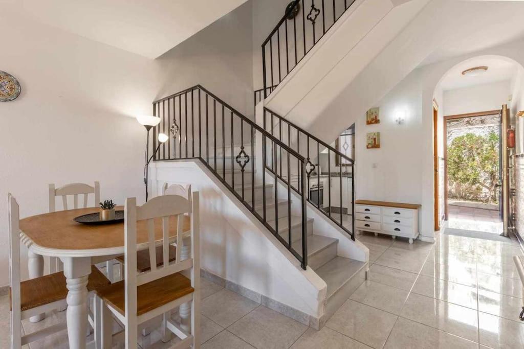 Apartment Tropicana Townhouse, 2 Bedroom Next To The Pool Nerja