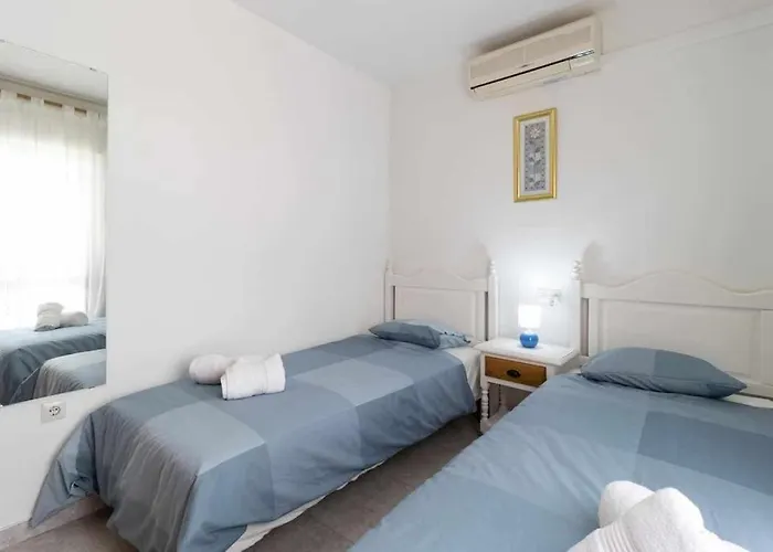 Tropicana Townhouse, 2 Bedroom Next To The Pool